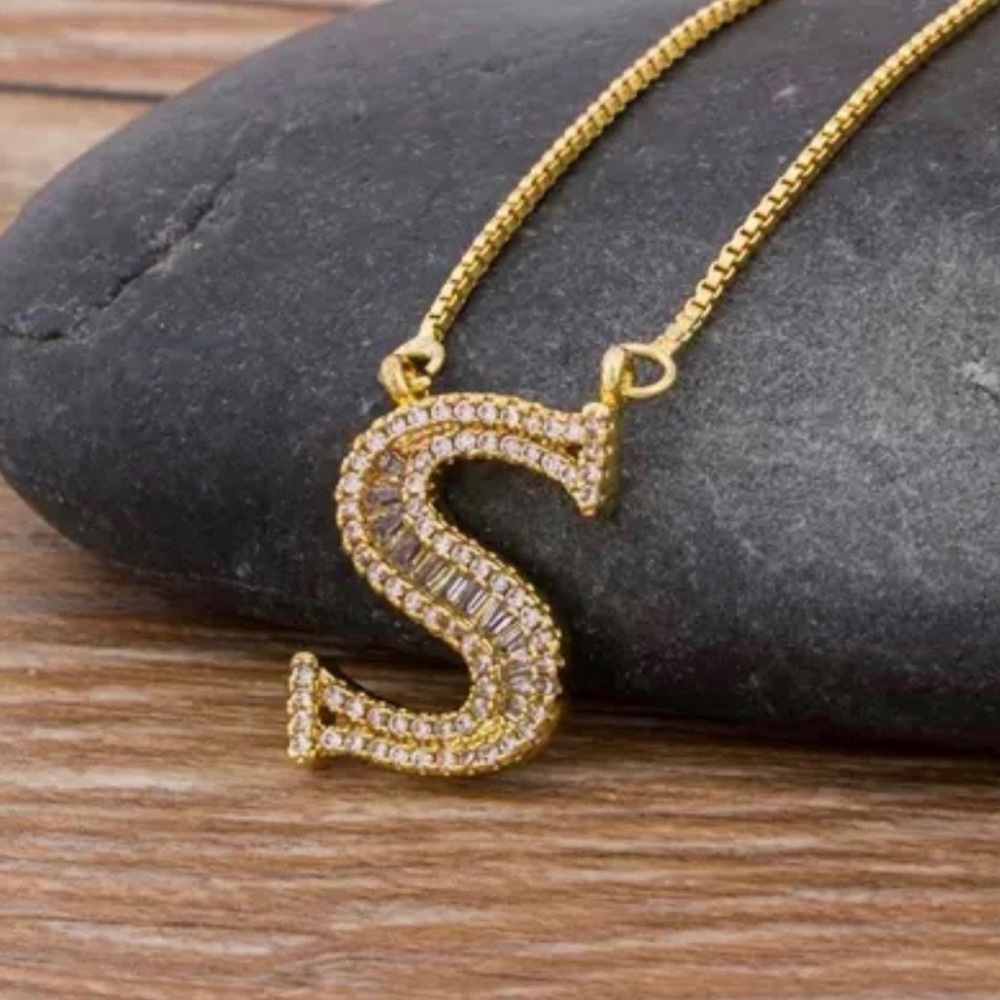 INITIAL LETTER “S” NECKLACE